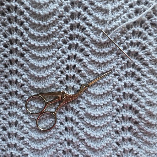 Weaving in ends today. Feather and fan is such a beautiful knit pattern 🥰

#knitting #fiberartist #custommade #handmade #huma...