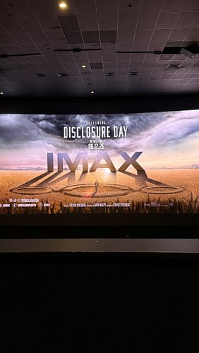 The summer blockbuster 🐐 is back! Thank the cosmos that #StevenSpielberg exists. 🛸👽

#DisclosureDay needs to be seen in theat...