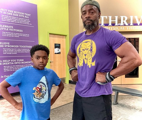 Back day for me but the son went IN today!! 🐾 🐾 Big ups MB! 💪🏾
•
•
—-Muscle Brain Workout—-
Pushups: 4x20
Pull-ups: 4x8
Balls...