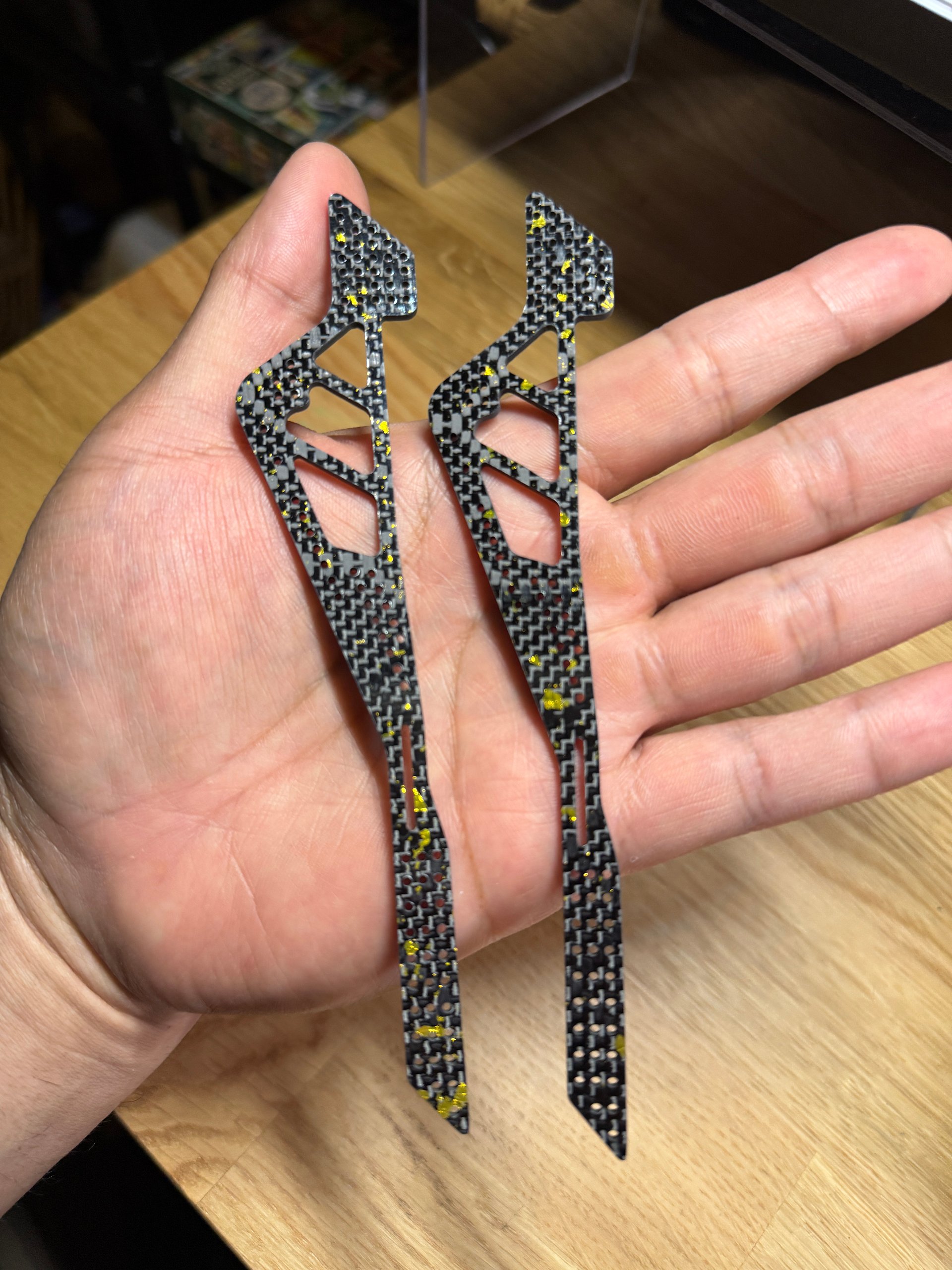 Hex Carbon Fiber with Gold Flake Chassis Kit product image (1)