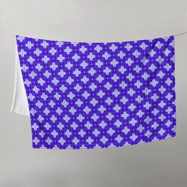 Purple & White Seamless Patterned Throw Blanket product image (2)