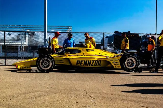 Here are shots from today. This is one of my 2 Favorite Drivers. He will be starting 9th for the 500. These photos include all 4 laps of his Top 12 Run. #indycar ##foxfurry🦊 #Furry @indycar @Indianapolis Motor Speedway 