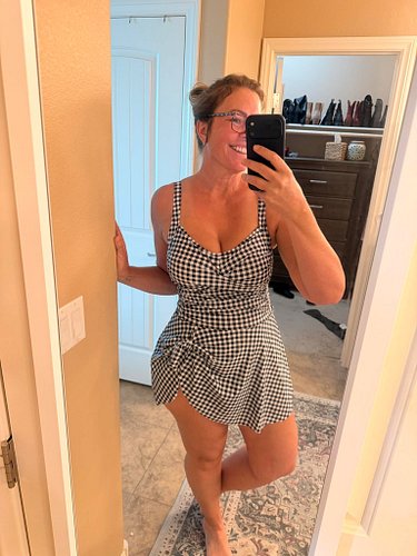 Cute swimsuit for the summer with great support and tummy control
