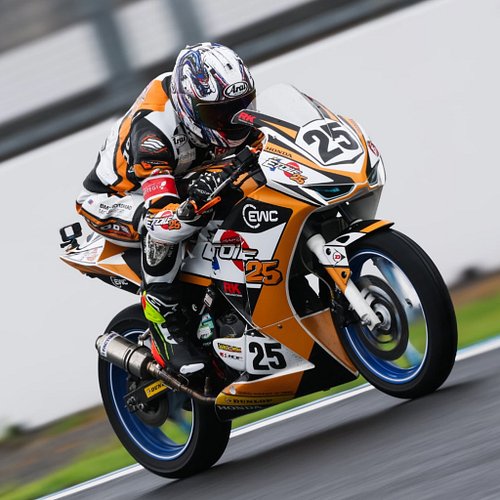🇯🇵 もて耐、Q2が完了しました🏍️

天気予報とは裏腹に、Q2も2台ともレインタイヤでの走行に。予選の正式結果が出ました。気になるチーム内バトルは、52号車に軍配です✨ 何より、普段はメカニックを務める大窪選手の速さが光りました。ライダーとしても速...