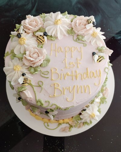 Vegan Berry Bliss cake for Brynn's First Birthday! #customcakes #cakevixenssta #vegancake #vegancake #firstbirthday