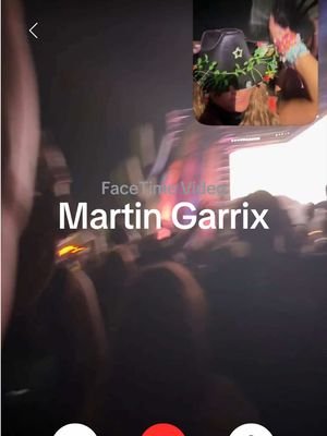 @Martin Garrix I was clanking my fannnn 🪭🙌🏾💕🤠🪩💖🏜️ ON DAT BEAT 🫶🏽😏🩷 #thunderclap that #beatdrop was NASSSTTYYYYY 🥰 #goldrush2026 #ravetok #facetimechallenge 