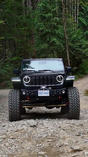 a sunday morning 2DR flex made possible by 💪↓

@sportsmanlighttruck @jeepca @metalcloak @americanadventurelab 

🫡