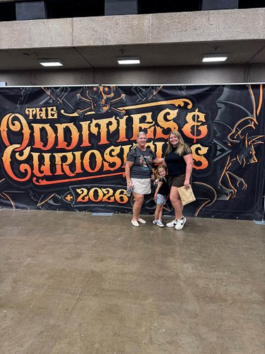 We had so much fun at the Oddities and Curiosities Expo in Dallas Saturday. Love seeing my family AND doing the weird stuff!