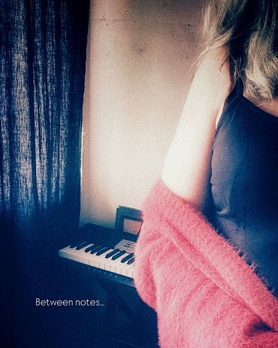 🎹📖✒️📷