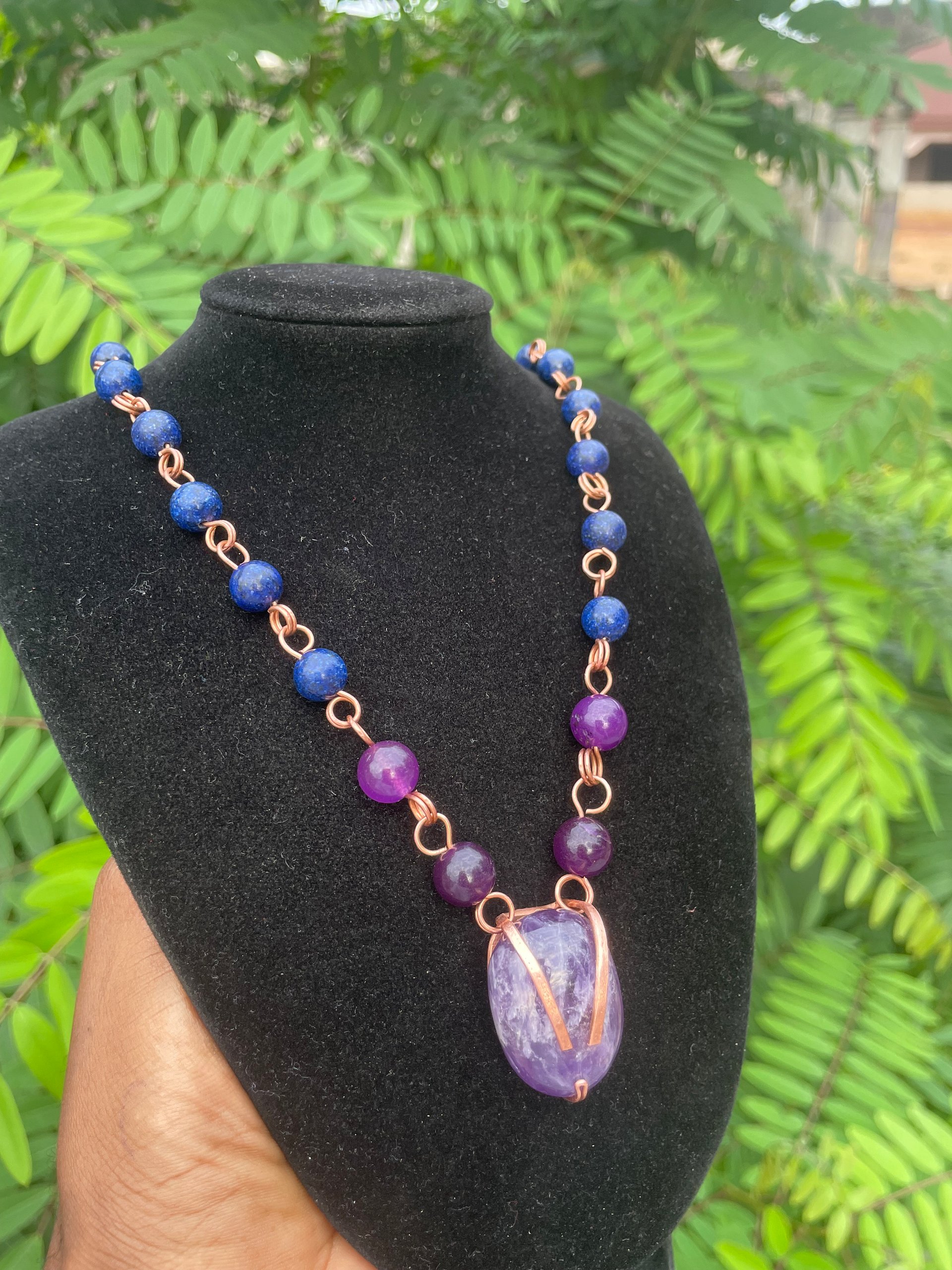 Amethyst & sodalite healing crystal necklace product image (3)