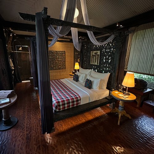 Not all, but some of our favorite hotel beds around the world! Have you stayed in any of these? Do you have a favorite? Let u...