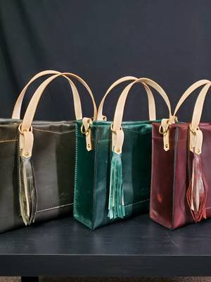 Four totes, four colors. Each with shoulder straps and tassels for that extra pizzazz. Available now on my store, along with the PDF pattern to make your own. #leatherworking #handmade #smallbusiness #womenownedbusiness #leathercraft 