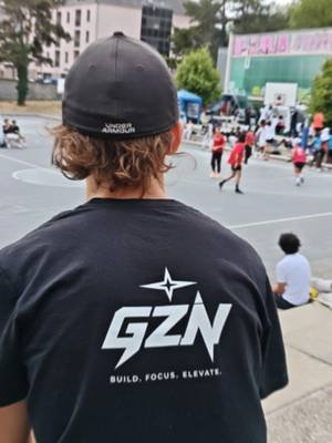 Ne parle pas de tes projets, laisse les résultats faire du bruit.💫 ​Collection disponible dès maintenant sur le site GZNOfficial.com insta: gzn_official1 #mindsetmotivation #buildfocuselevate #streetwear #gzn #gznofficial 