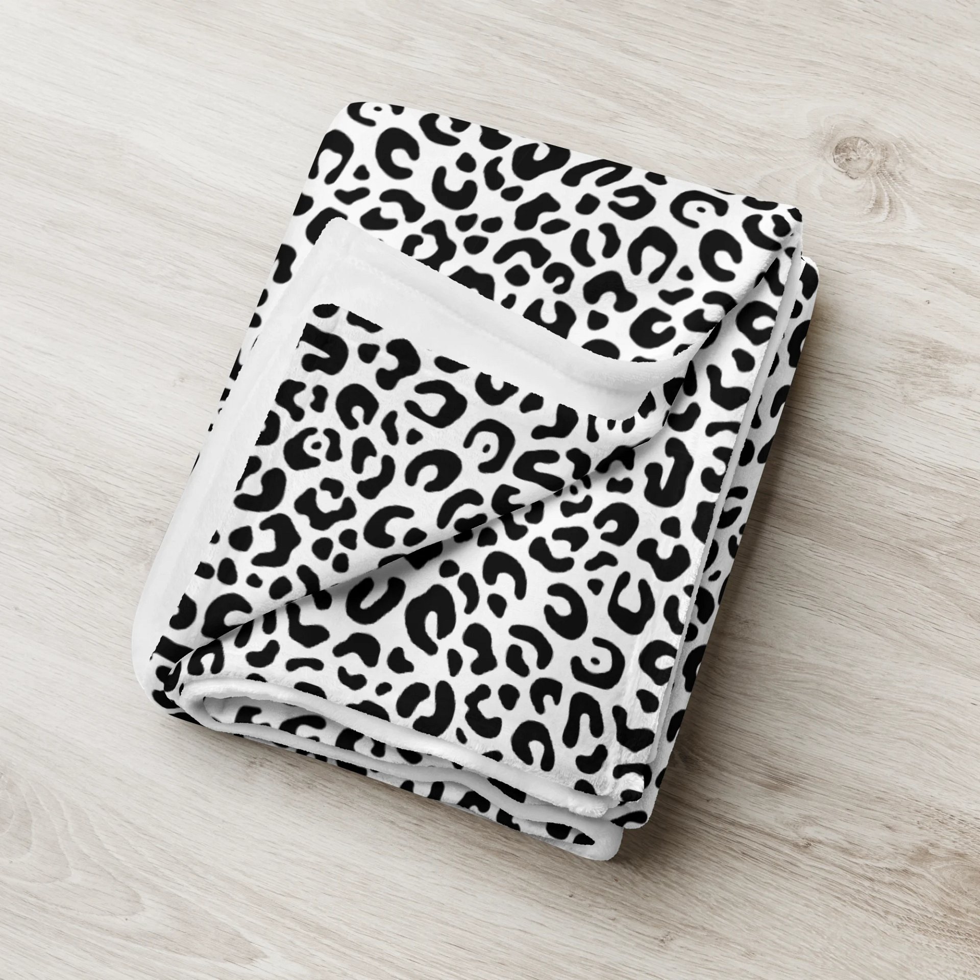 Cozy Monochrome Leopard Print Throw Blanket for Home Decor product image (3)