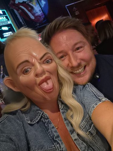 Right I’m fed up of all the punching comments 🙈 here’s a pic with no filter at all 😂😂