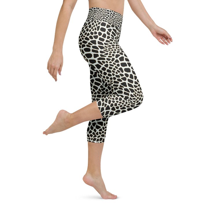 Giraffe Skin Capri Leggings product image (1)