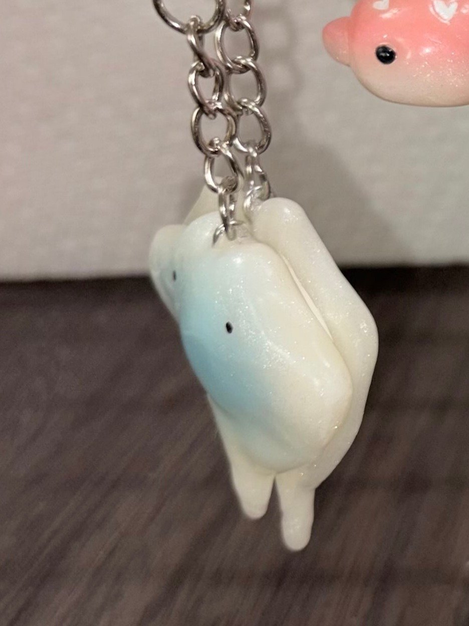 [PRE-ORDER] Manta Ray 🌊 Magnetic Keychain product image (3)