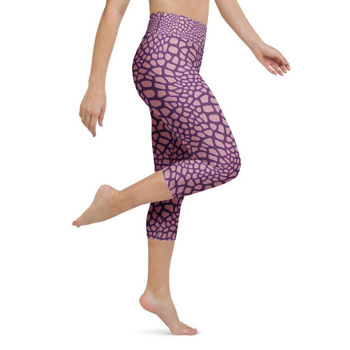 Purple Giraffe Capri Leggings product image (1)