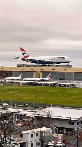 British Airways: Four Sisters edition 😂✈️
The A380-800 is pure drama.
The A350-1000 is elegant and polished.
The 777-300ER is...