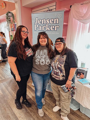 I always have the best time with my bbys at @slowburn_booksindiana 💗 and today was no different 🤪 PLUS some of my favorite pe...