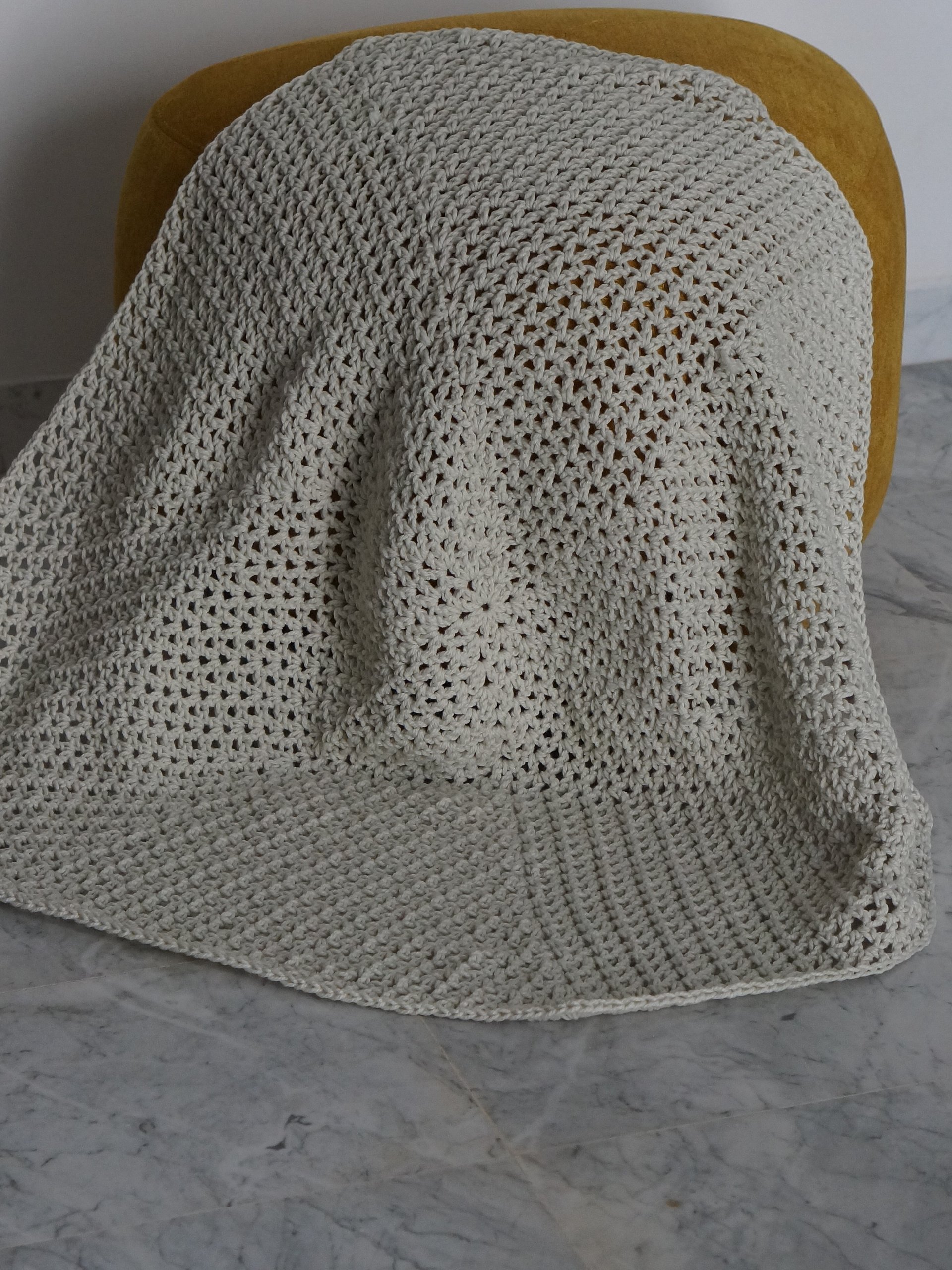 White v stitch round blanket product image (2)