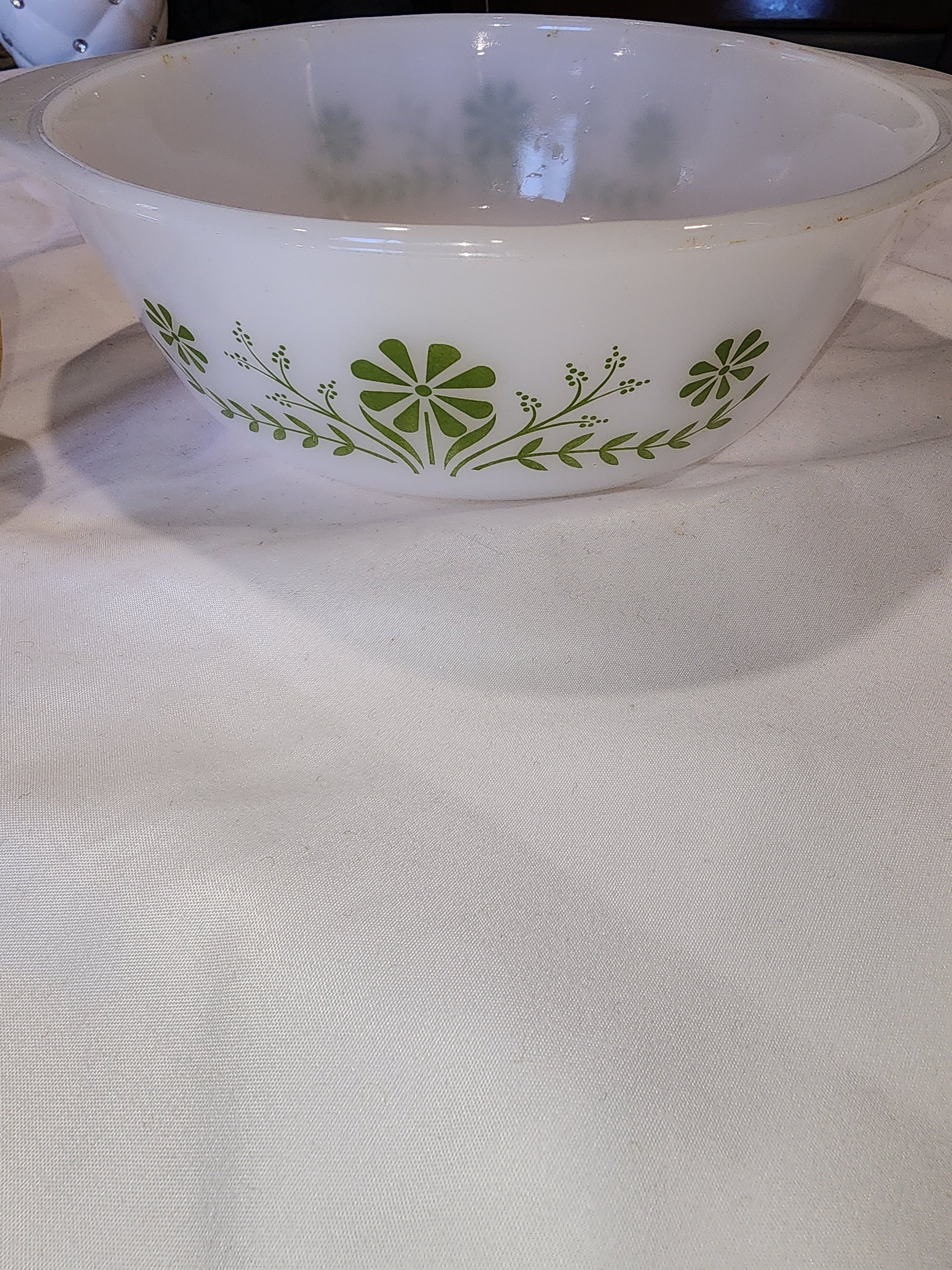 Vintage Glasbake “J2600” 1½-Qt Casserole Dish – White with Green Flowers product image (3)