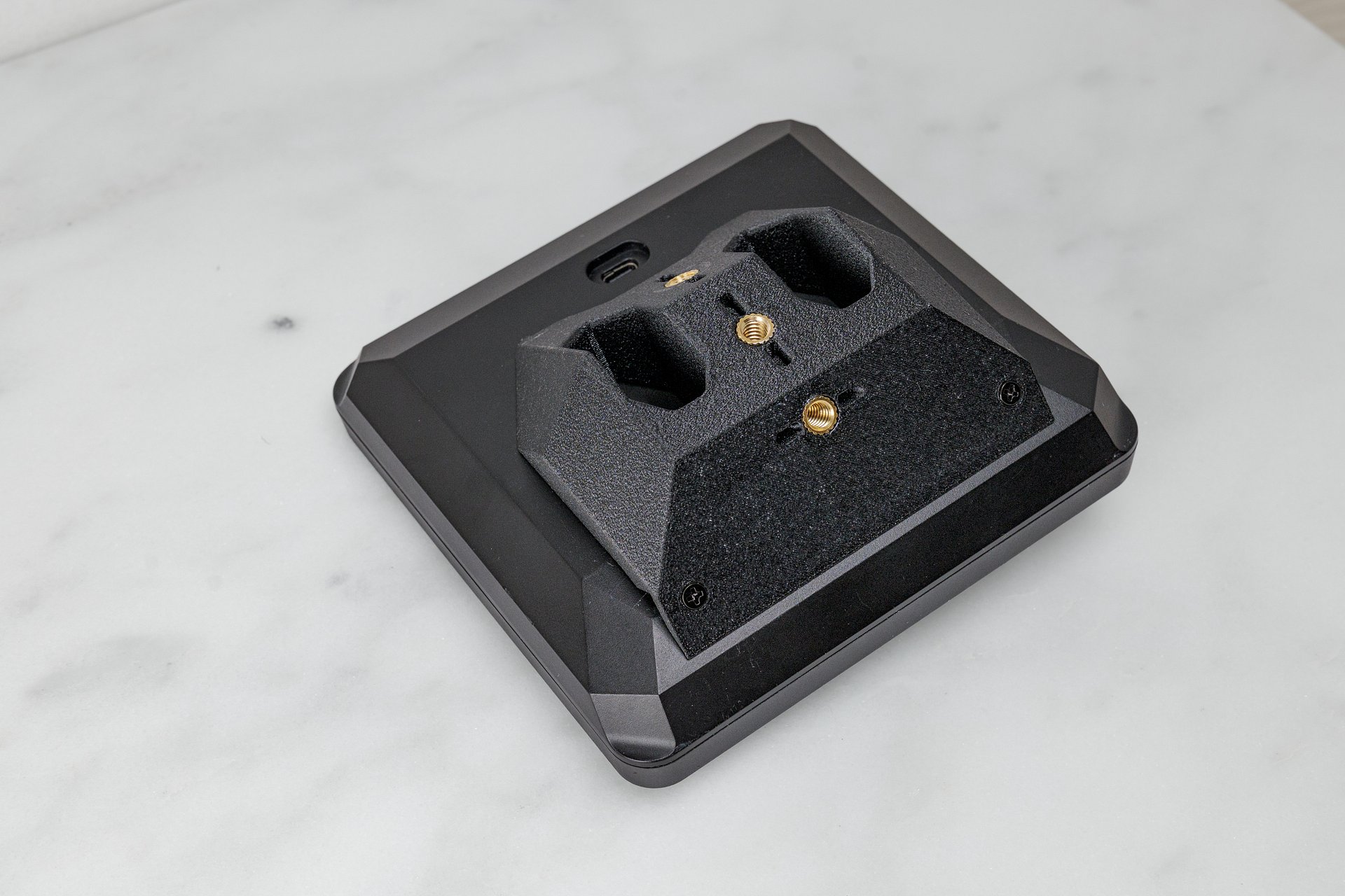 Deckbutt for StreamDeck Plus | 1/4" Adapter Mount product image (11)