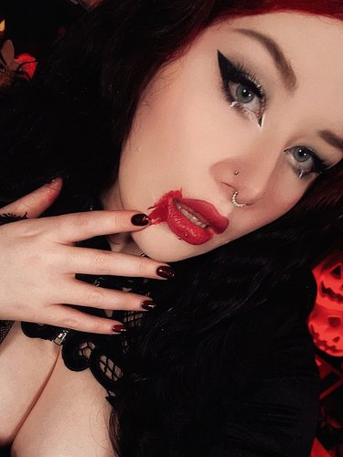 Blood of Dawnwalker got me whipping up the vampire looks again 🧛🏻‍♀️⚔️🩸

.
.
.
.

#bloodofdawnwalker #vampire #vampireaesthet...