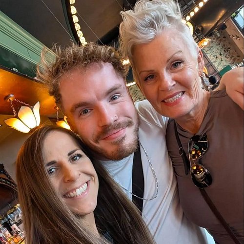 Had a lovely birthday last week, so thanks for all the wishes!

Had the pleasure of running into my lovely friend @sophiescot...