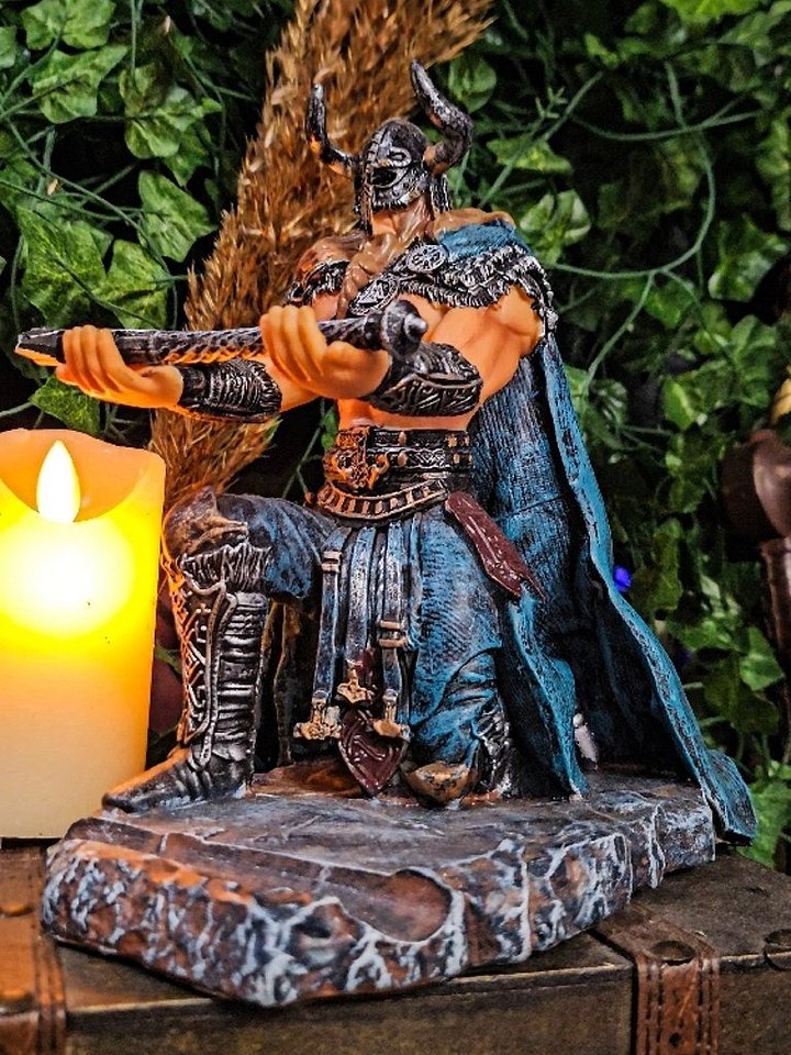 The Armored Kingdom Kneeling Norse Valor Warrior Stand Holder product image (1)