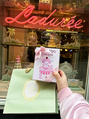 How cute is the My Melody X Ladurée collaboration box?! ⁠
⁠
You can fill it with 12 macarons of your favorite flavors and it ...