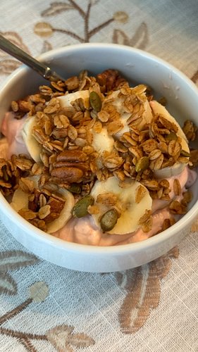 Cozy new recipe alert! 😍🍂🍁

Maple Pecan Granola
3 cups rolled oats
1 cups pecan halves, cut in half
1/2 cup pumpkin seeds
6 T...