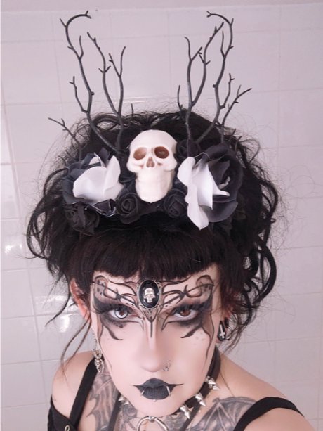 Gothic Headpiece (Skull & Roses) product image (1)
