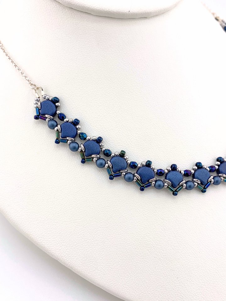 Queen’s Trellis Necklace - Blue product image (2)