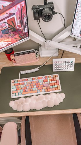 Small upgrade today but takes my whimsy to a whoooole new level 🙂‍↕️ these keycaps feel so nice on my hands and are a nice sp...