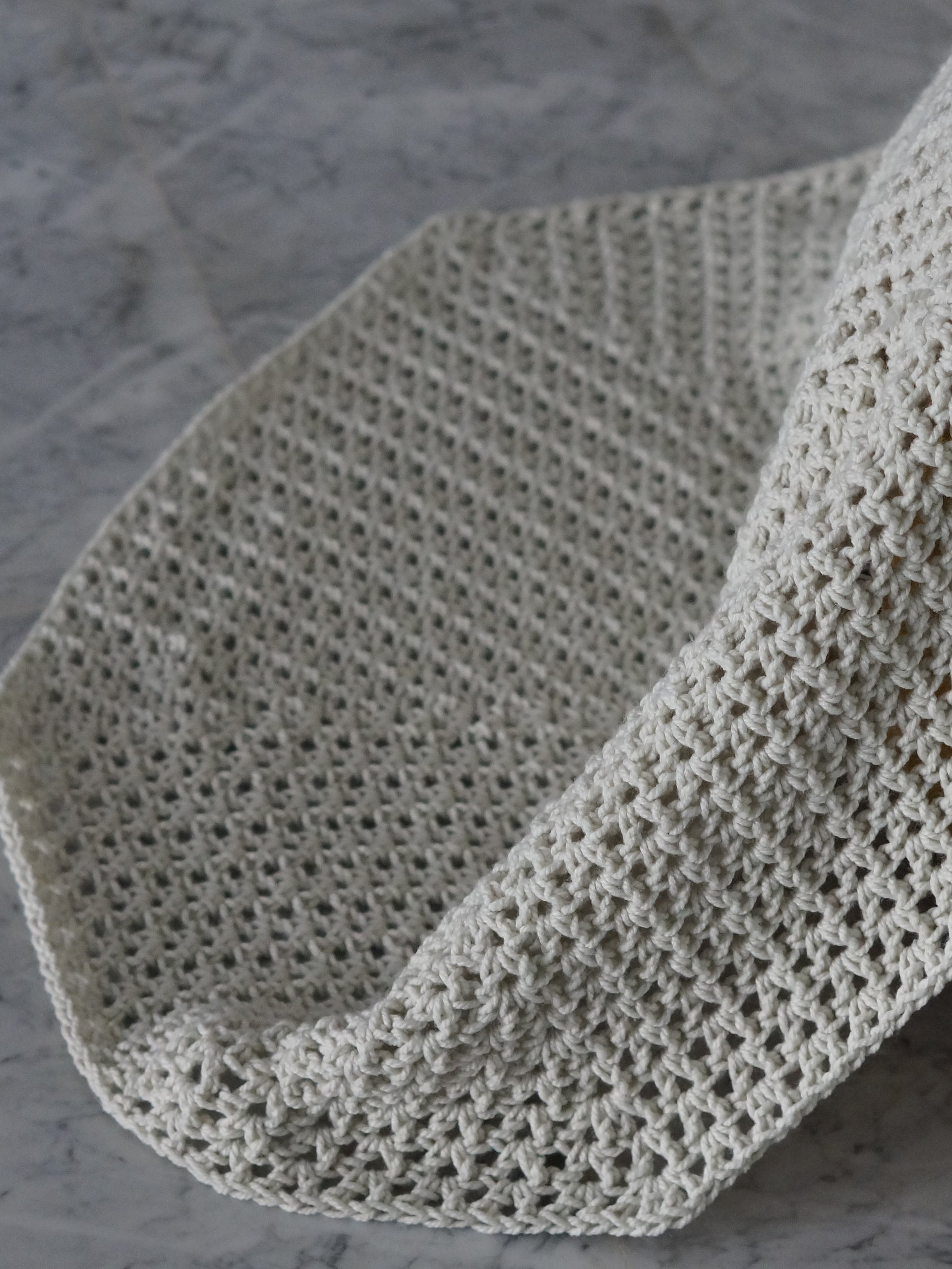 White v stitch round blanket product image (3)