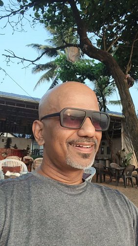 I've not been into selfies for the longest time. 

So, it surprised me last Sunday evening, when I was watching the sunset at...