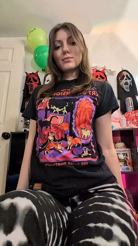Makima is here 🖤 considering this a test though as I need new pants, these were way too tight and uncomfortable! But I got qu...