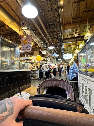 Baby’s first time to Reading Terminal Market ❤️ was jonesin for DiNic’s and wish she could try some 😂 #philly #readingtermina...