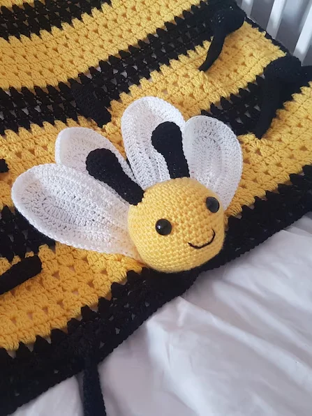 Happy Bee Folding Baby Blanket Crochet Pattern PDF - Crafting Happiness product image (4)