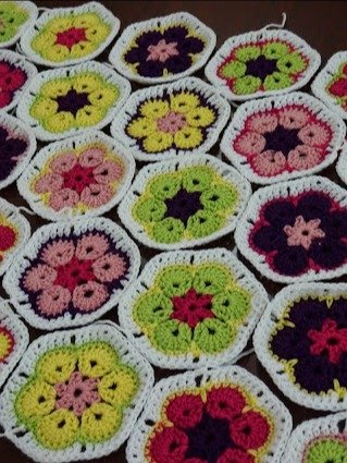 African flower crochet pattern product image (1)