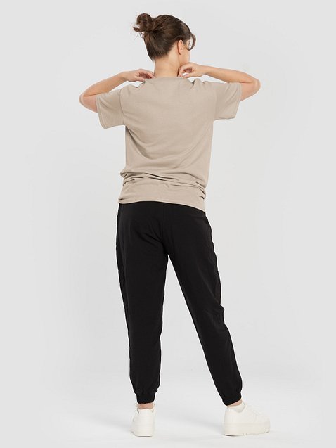 Photo showing Gildan Heavyweight T-Shirt
