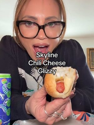 @katie wren thank you again for my treats so I can eat Chili Cheese Dogs at 10am 😝 #chili #glizzy #skylinechili #freewill #eatwithme 