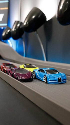 REALLY close between these Hot Wheels Hypercars!

#lamborghini #koenigsegg #hotwheels #race #hotwheelstrack
