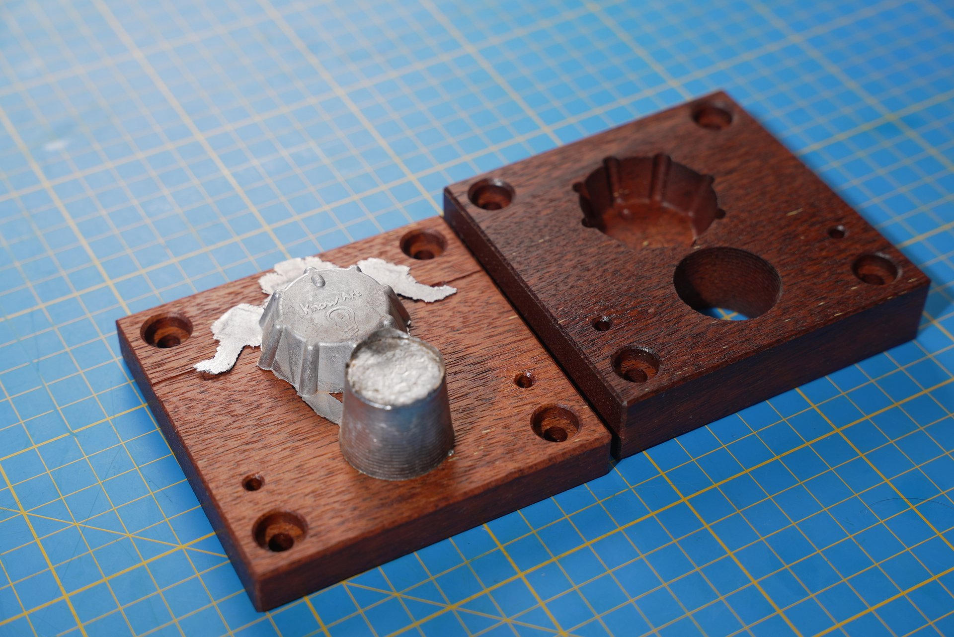 Raw Aluminum Die Casting - Straight From The Mold product image (3)