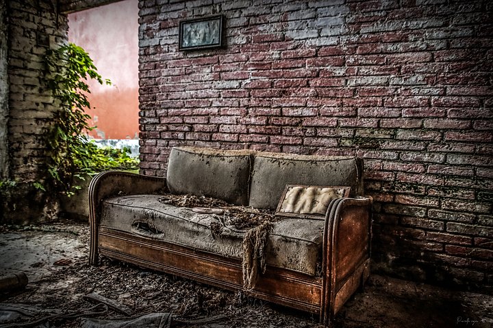 Fine Art Photography – The Forgotten Couch product image (1)