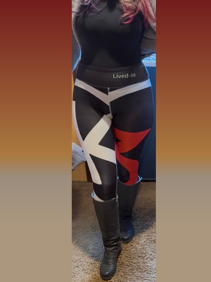 Carry the Feeling™ | HER Heartmark Contour Leggings | Movement Essential product image (1)