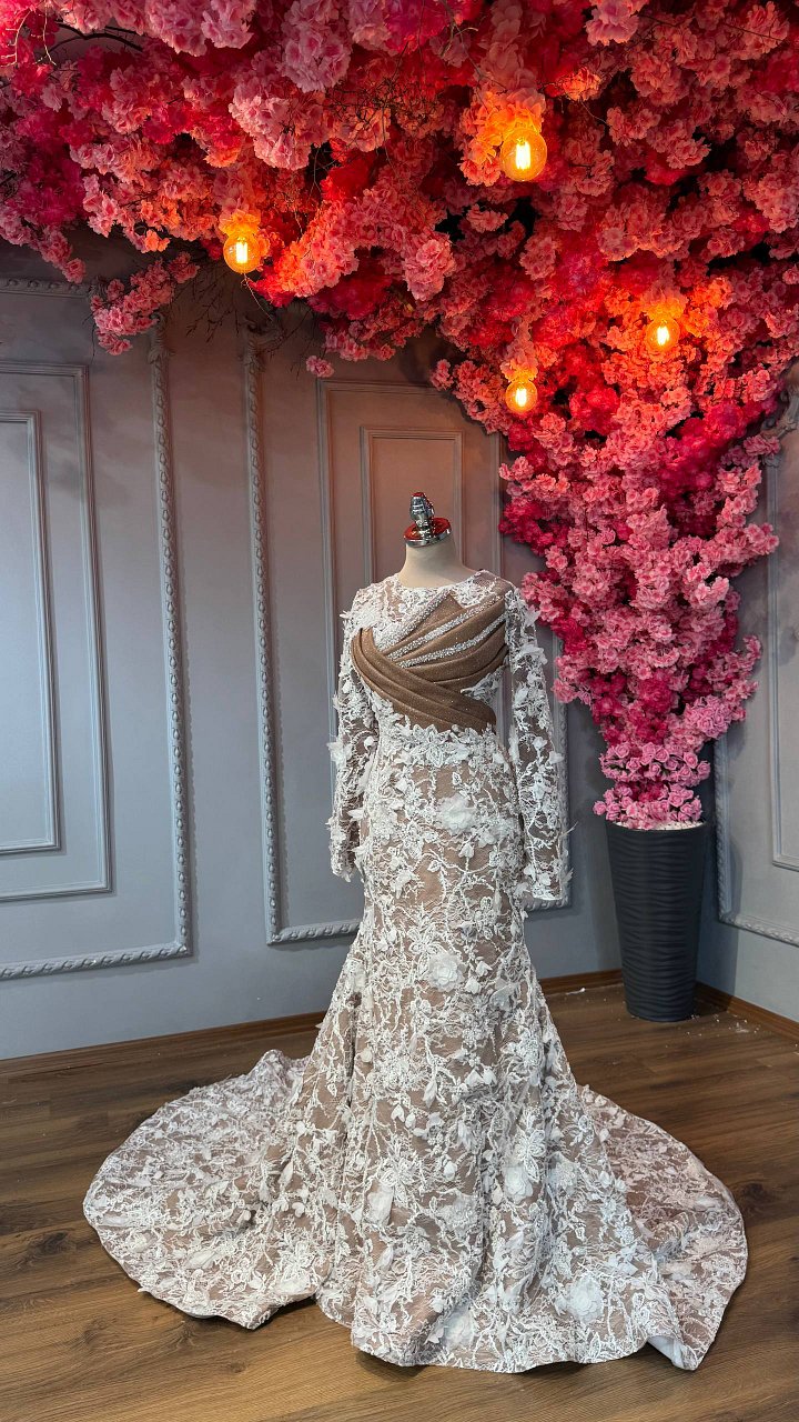 Wedding dress product image (1)
