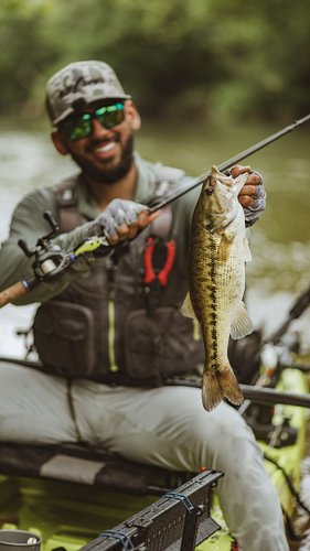 Bilingual glide guide now available. I’ll put you on nothing but 2 pounders amigo. 

We only throw that GAS ⛽️ 

#bassfishing...