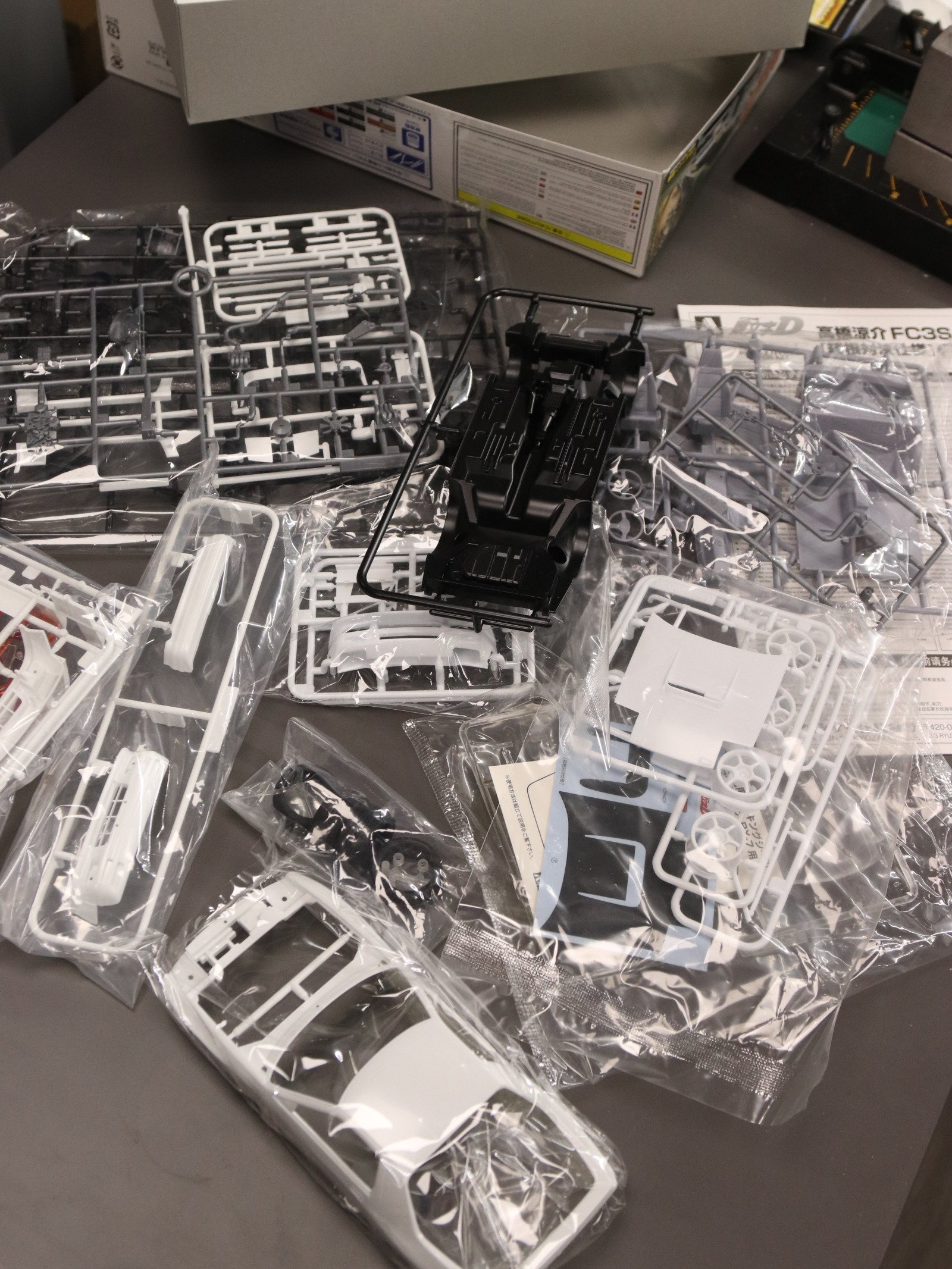 Aoshima Initial D: Ryosuke Takahashi FC3S RX-7 Mazda Hakone 1:24 product image (2)